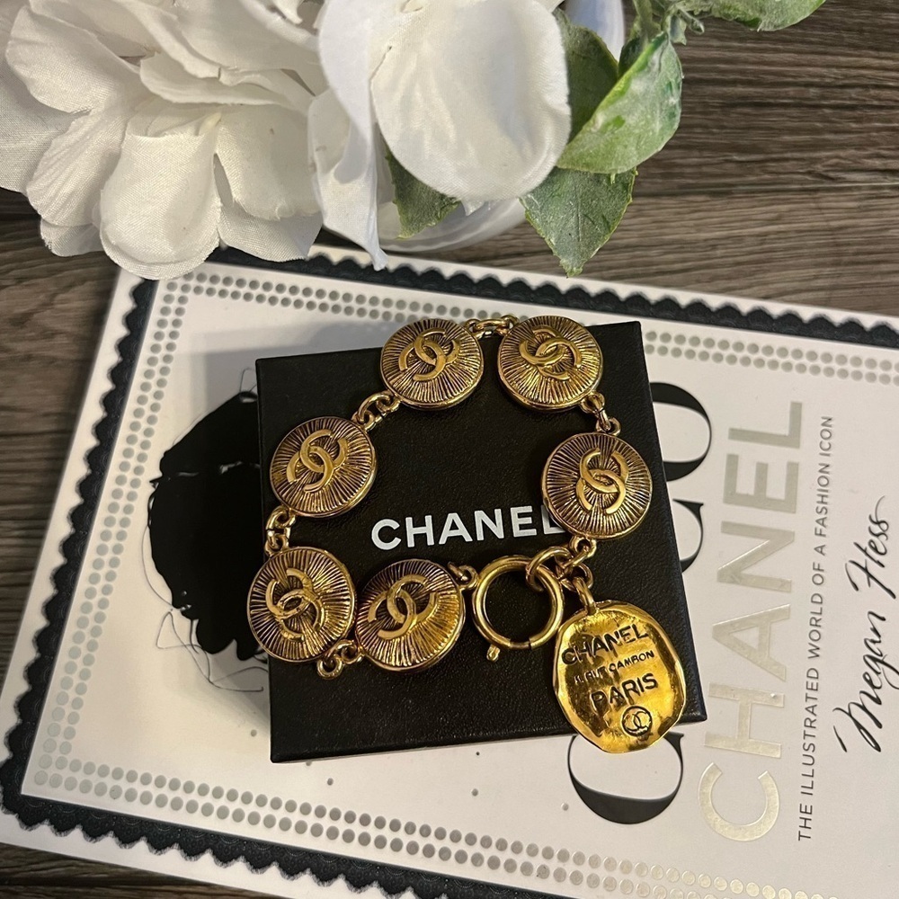 Chanel Vintage Gold Rue Cambon CC Medallion Link Bracelet